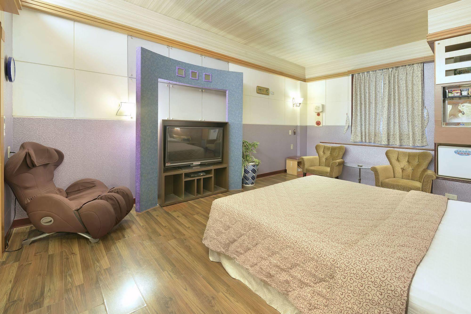 Holland Village Motel Tainan Exterior photo